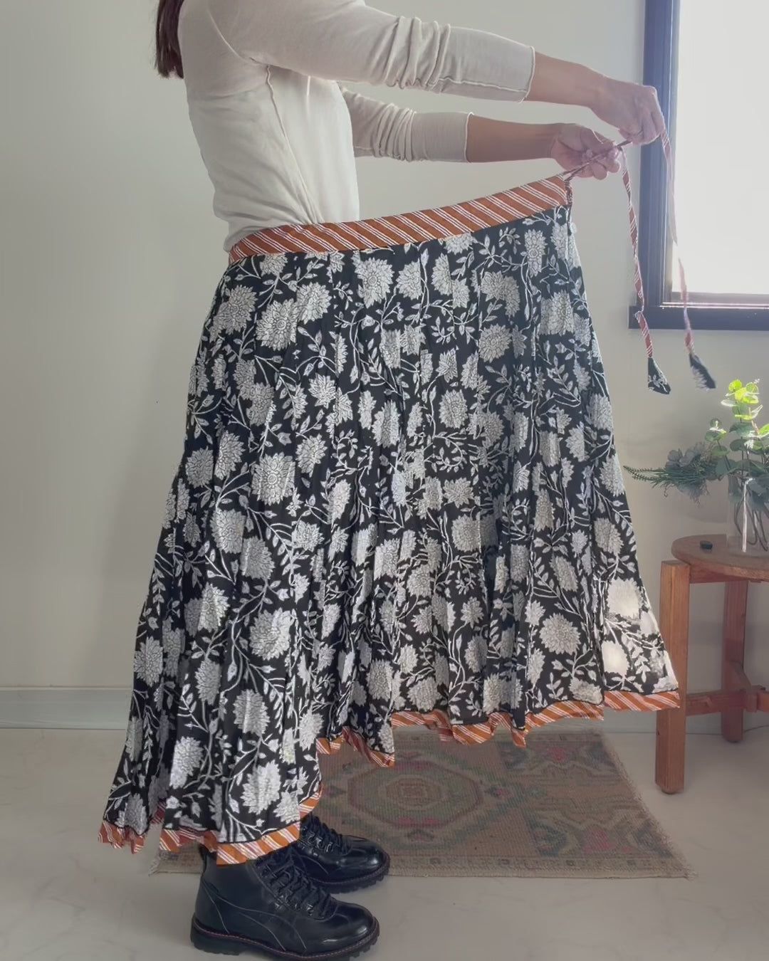 ガーグラースカート 80cm ショート丈 / ブラックフラワー